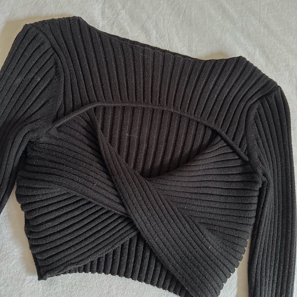 Urban Outfitters Tayla Twist Front Long Sleeve Top